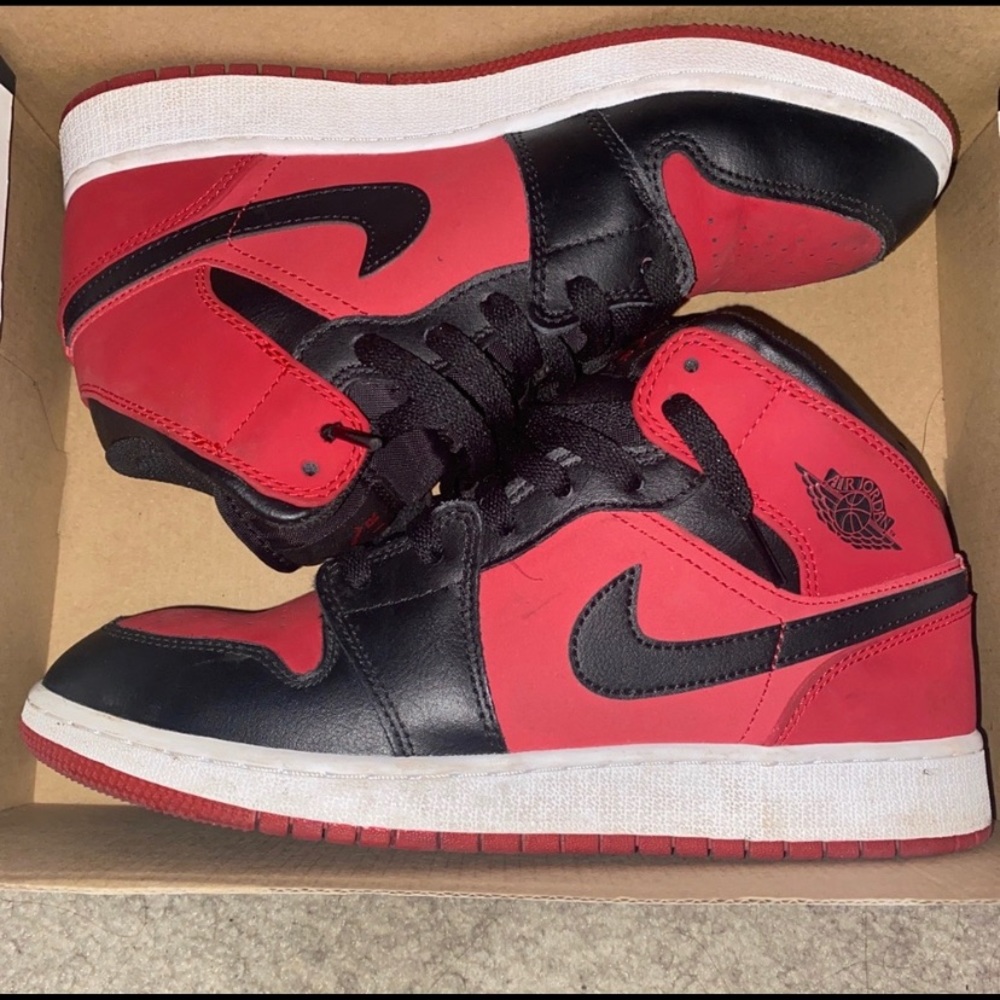 AIR JORDAN 1 MID